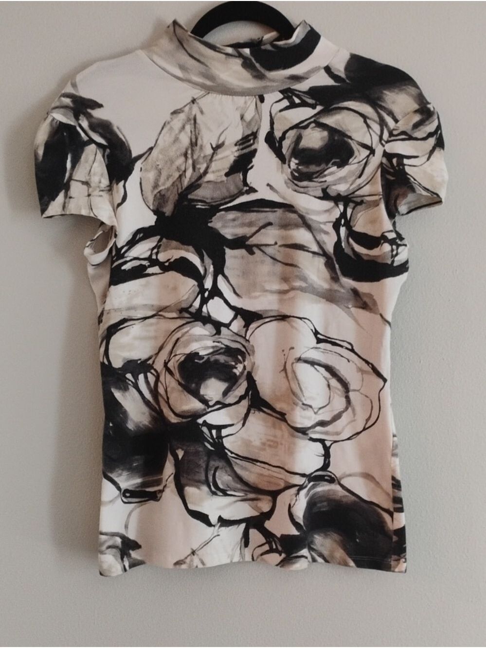 Express Mock Neck Short Sleeve Top - Black & White Size Large - Picture 3 of 3